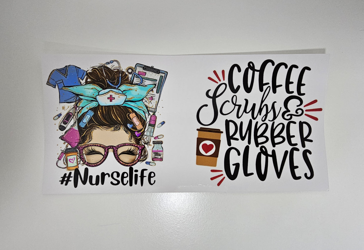 Enfermera, uniforme y guantes, envoltura UVDTF