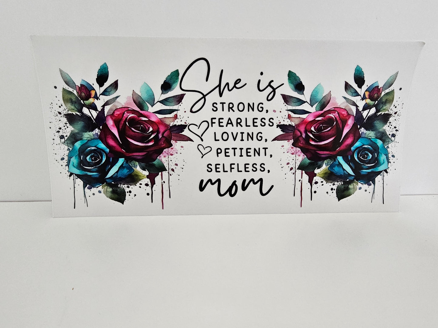 Ella es... Mamá - Manta UVDTF en color verde azulado y rosa