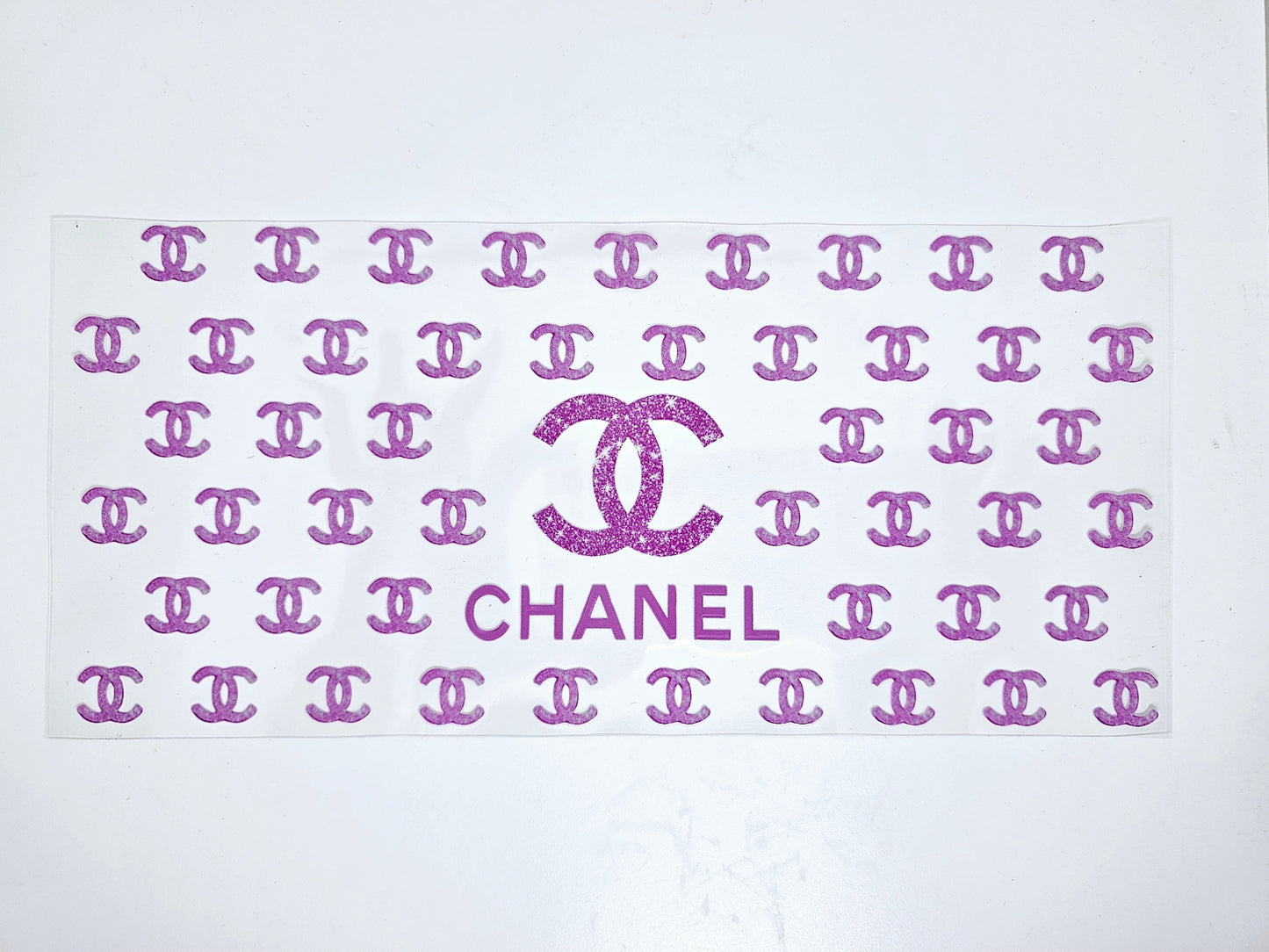 Abrigo UVDTF morado de Chanel