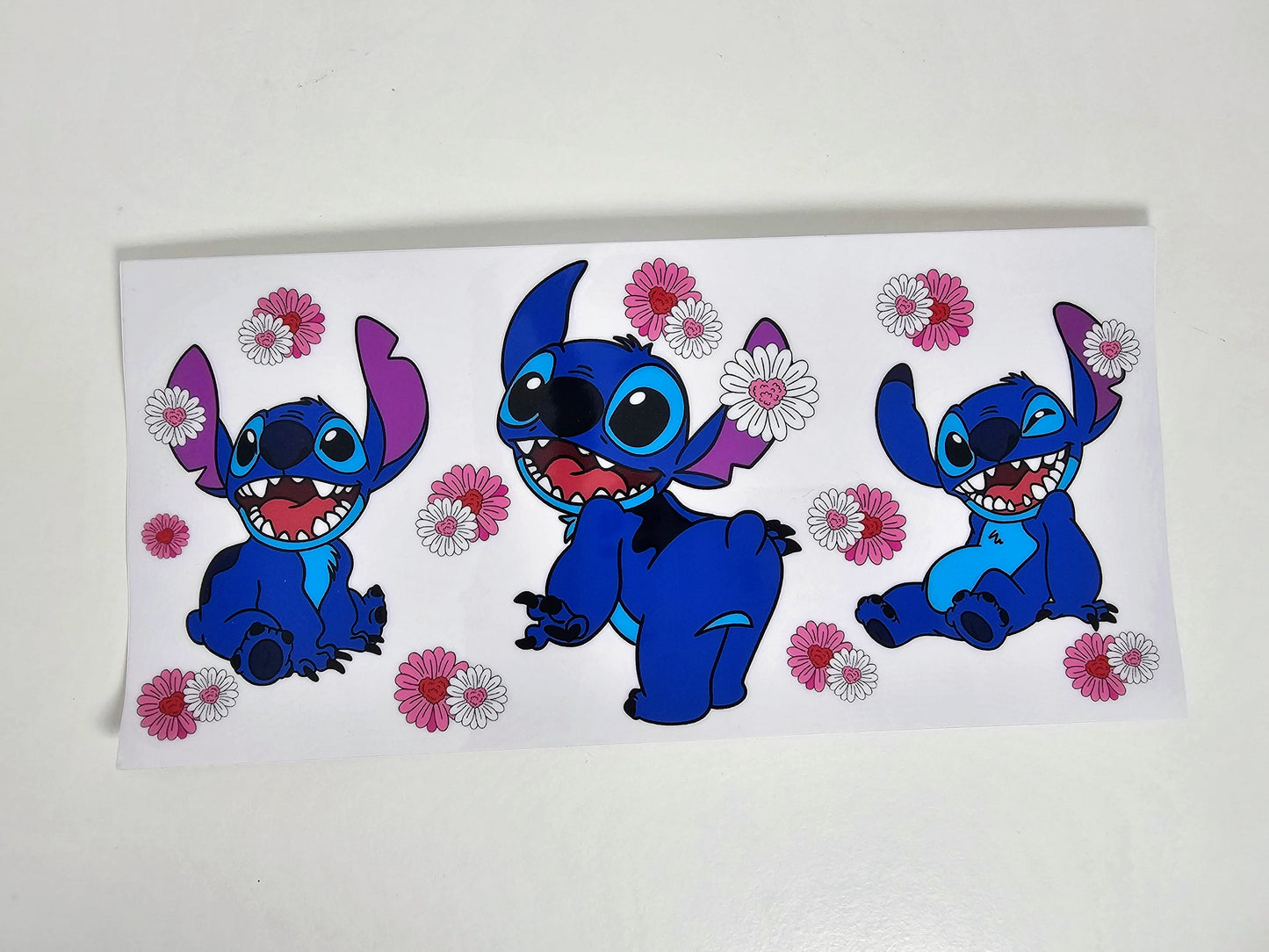 Mantas con estampado UVDTF de Stitch & Daisies