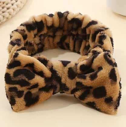 Diadema de spa con estampado de leopardo