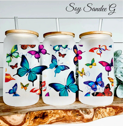 Envoltura UVDTF con mariposas brillantes