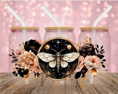 Envoltura UVDTF de polillas y flores rosas