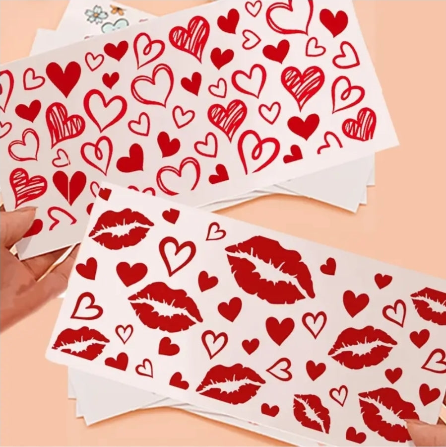 Envoltura UVDTF de labios y corazones rojos