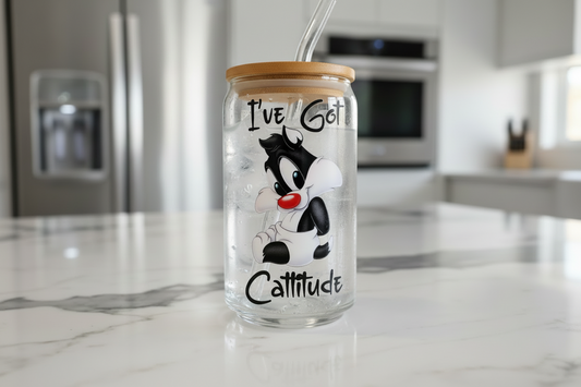 Calcomanía UVDTF con la frase "Tengo actitud felina"