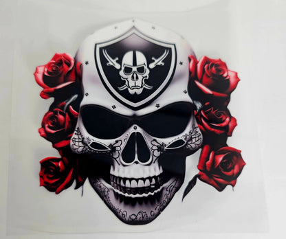 Calcomanía UVDTF de calavera negra con rosas rojas