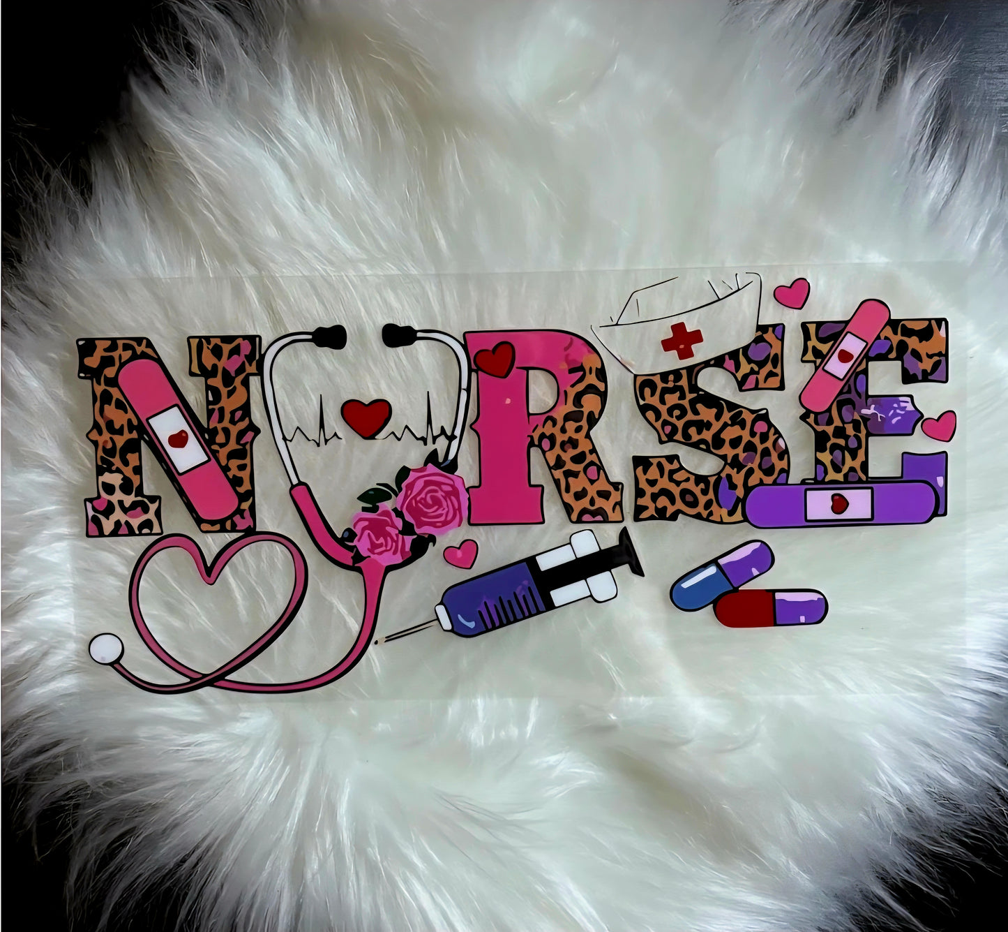 Enfermera rosa con estampado de leopardo y UVDTF